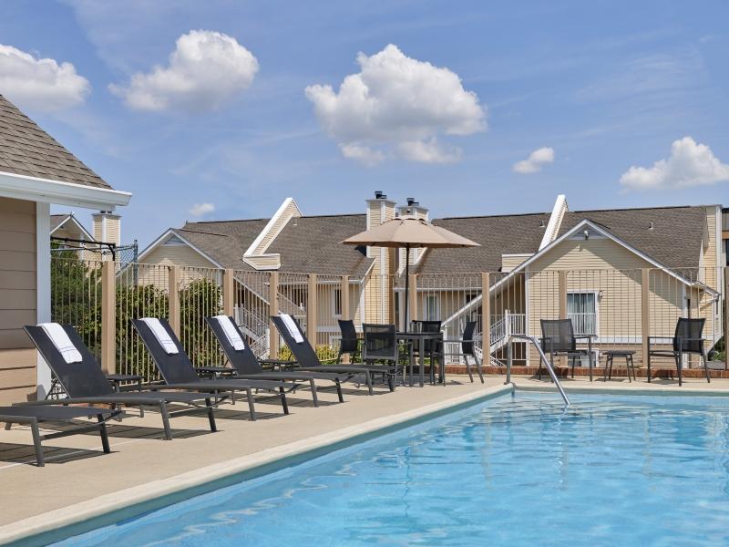 ES Suites Exterior Pool