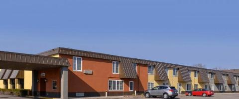 Americas Best Value Inn & Suites St. Cloud